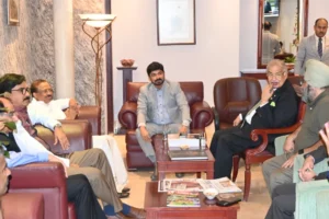 V.-Muraleedharan_s-Visit-to-India-Club-3